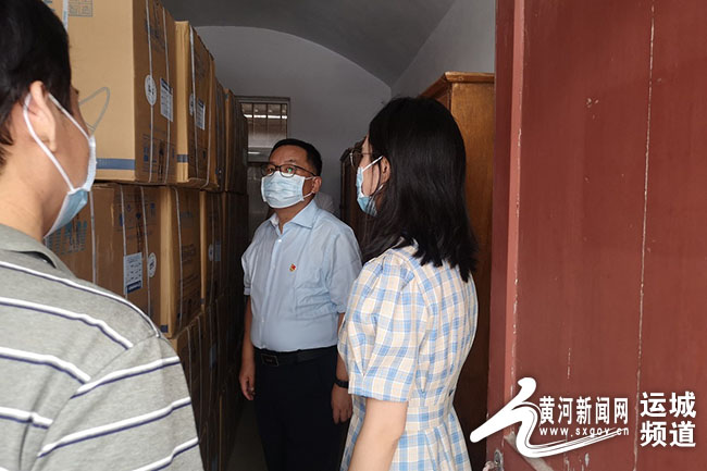 平陆县委书记麻军泽到县疾控中心检查应急物资储备工作